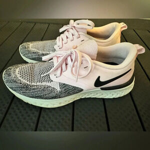 NIKE ODYSSEY REACT 2
FLYKNIT PINK AND BLACK RUNNING SHOE